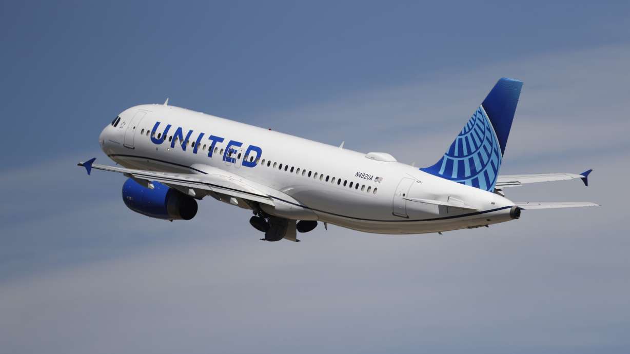 United Airlines says that it will start boarding passengers in economy class with window seats first starting next week, a move that will speed up boarding times for flights.