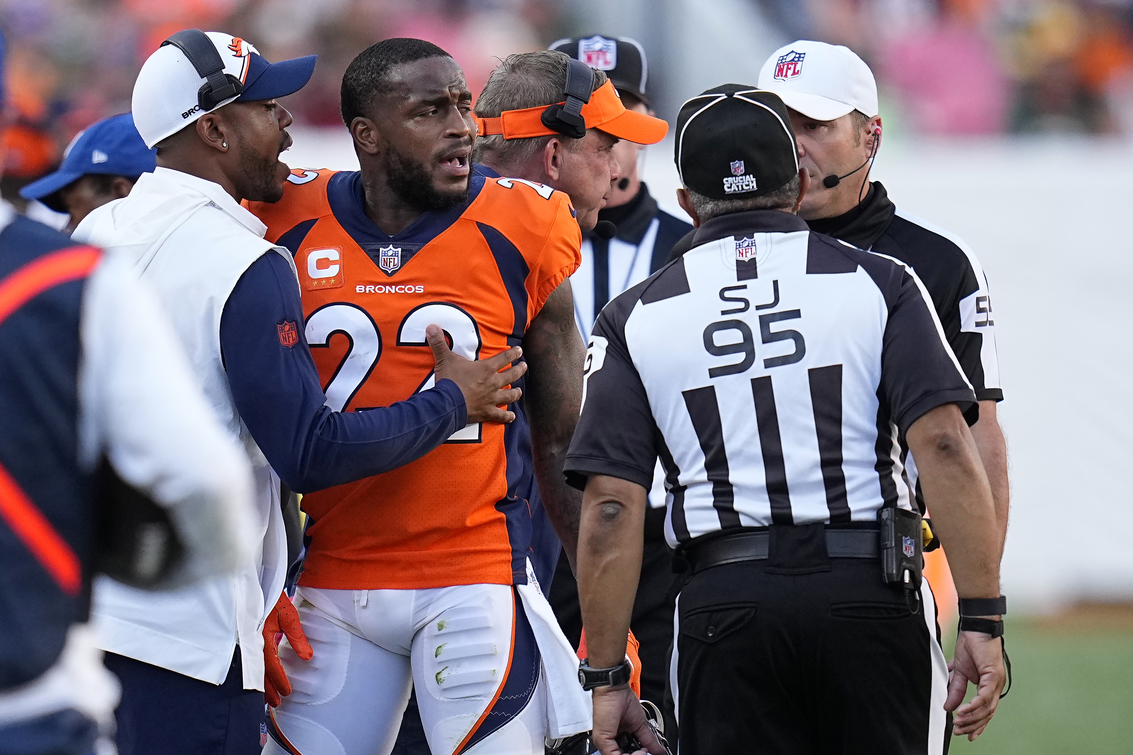 Utah State defender ejected for vicious helmet-to-helmet hit