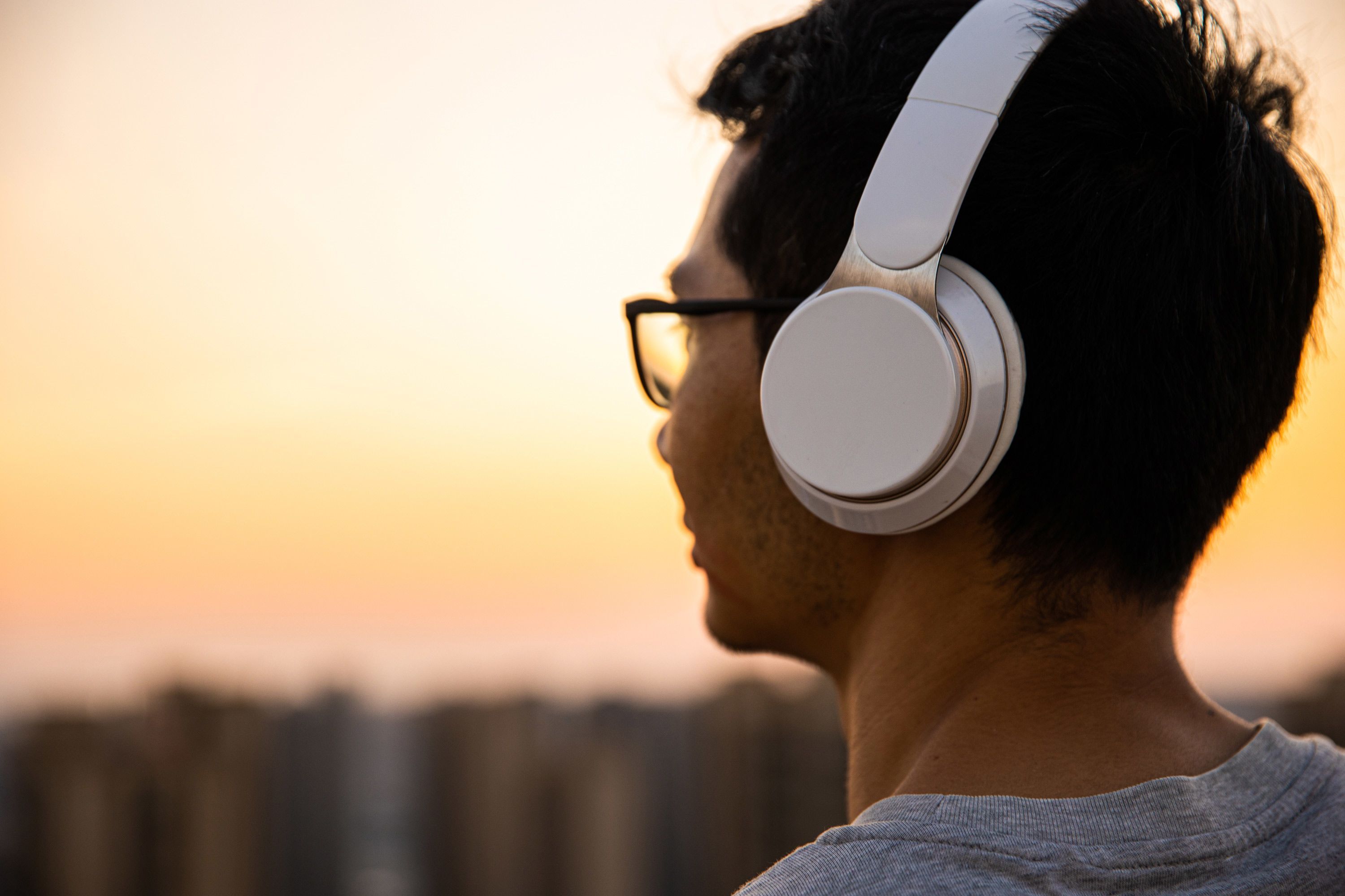 Listening to favorite songs could reduce people’s perception of pain, according to a new study published in the journal Frontiers in Pain Research.