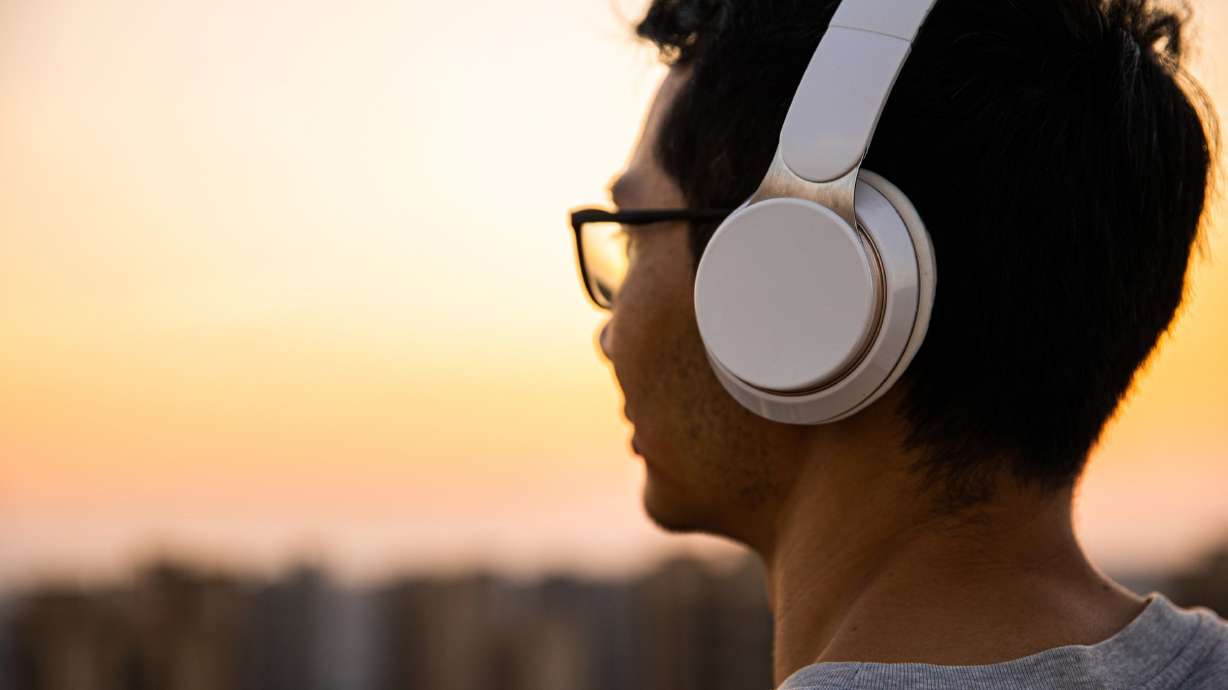 Listening to favorite songs could reduce people’s perception of pain, according to a new study published in the journal Frontiers in Pain Research.