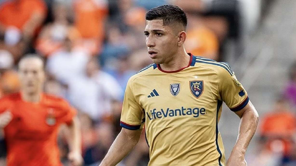 Jefferson Savarino looks to pass the ball against Houston.