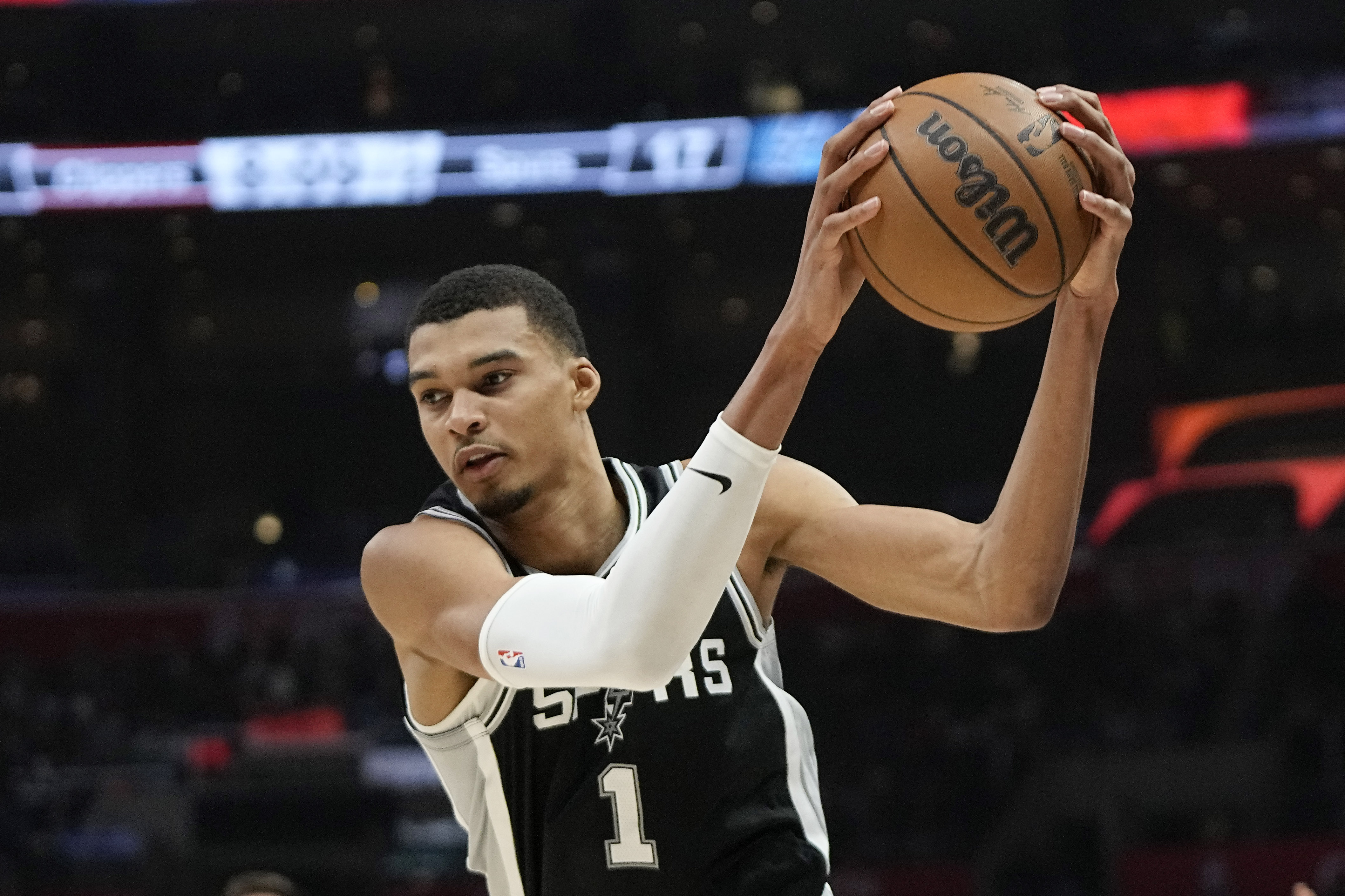 San Antonio Spurs center Victor Wembanyama drives toward the basket during the first half of an NBA basketball game against the Los Angeles Clippers Sunday, Oct. 29, 2023, in Los Angeles.