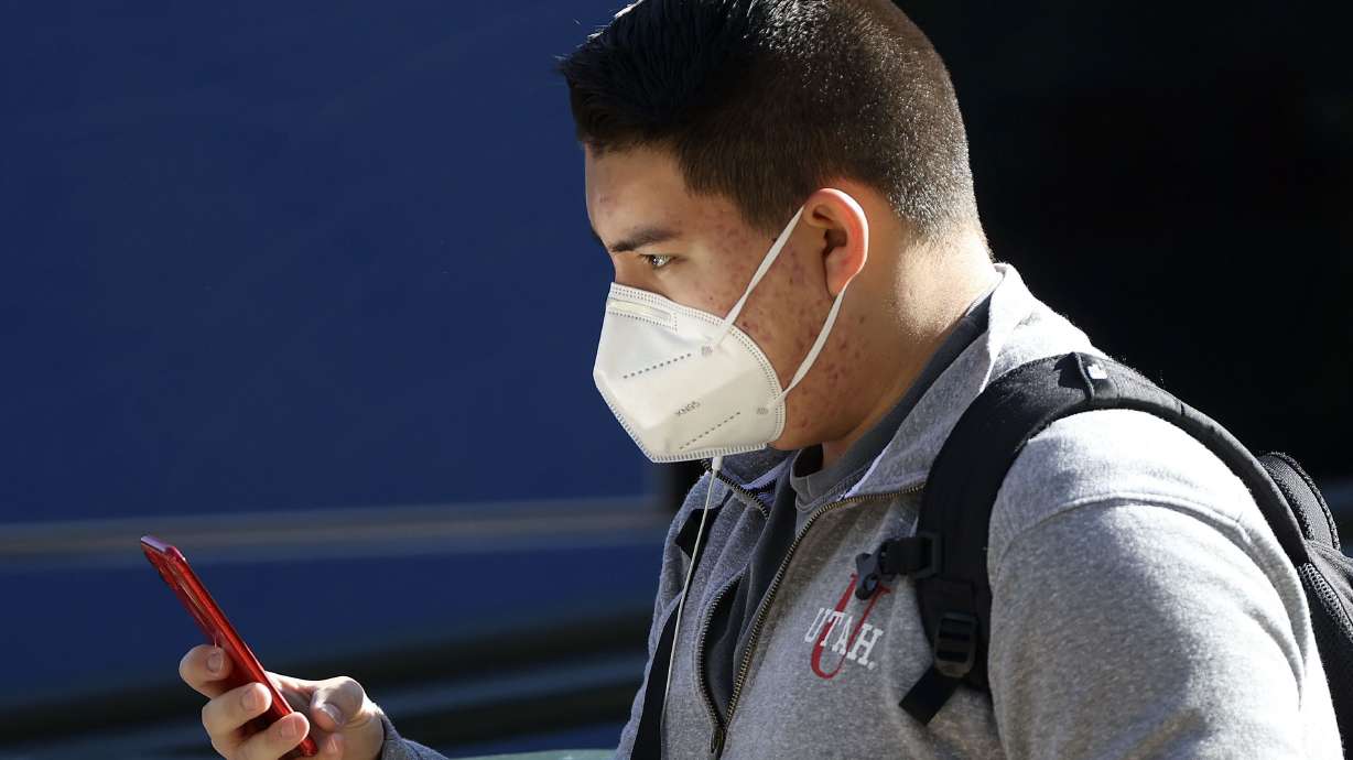Santiago Cruz wears a KN95 mask in downtown Salt Lake City on Jan. 26, 2022. Masks provide protection from COVID-19, says a new study published by the Journal of the American Medical Association.