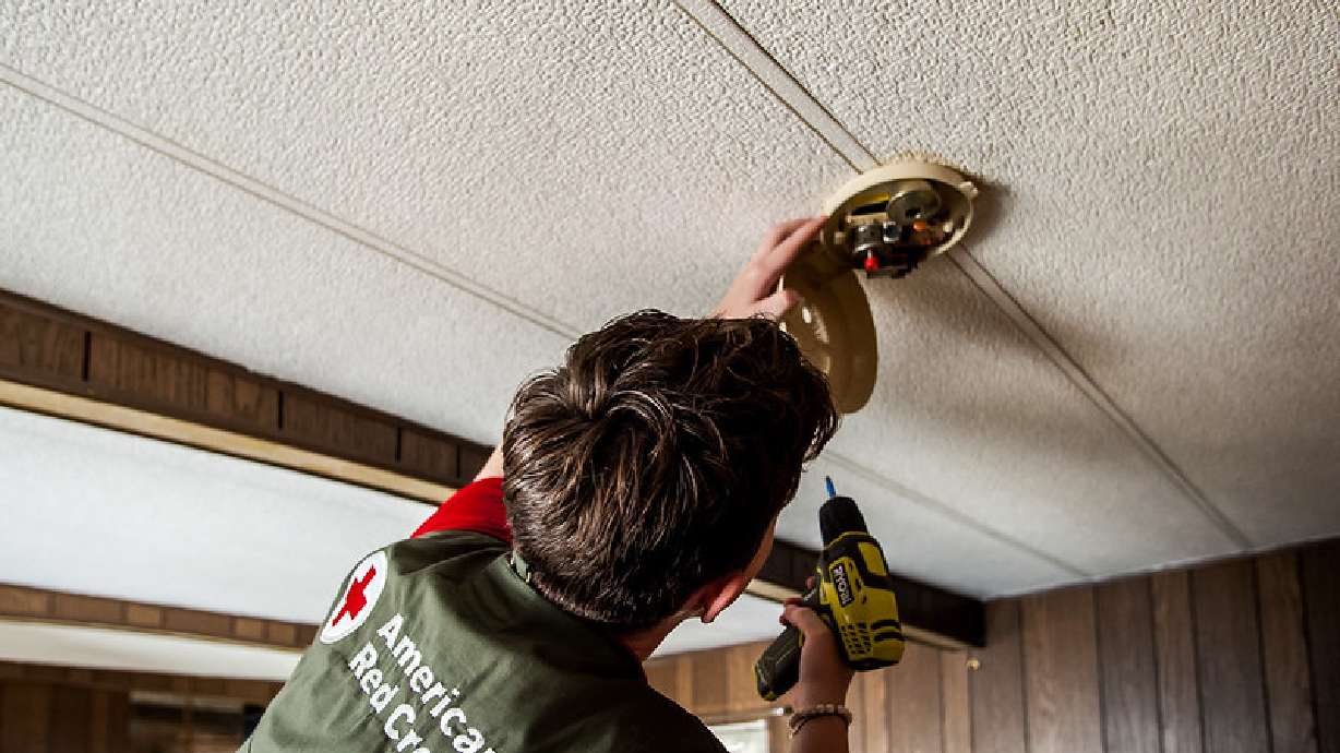 The American Red Cross is urging Utahns to check their smoke alarms while changing their clocks for daylight saving time on Sunday.