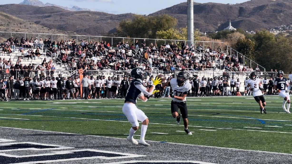 Preston Whatcott catches a touchdown pass for Corner Canyon.