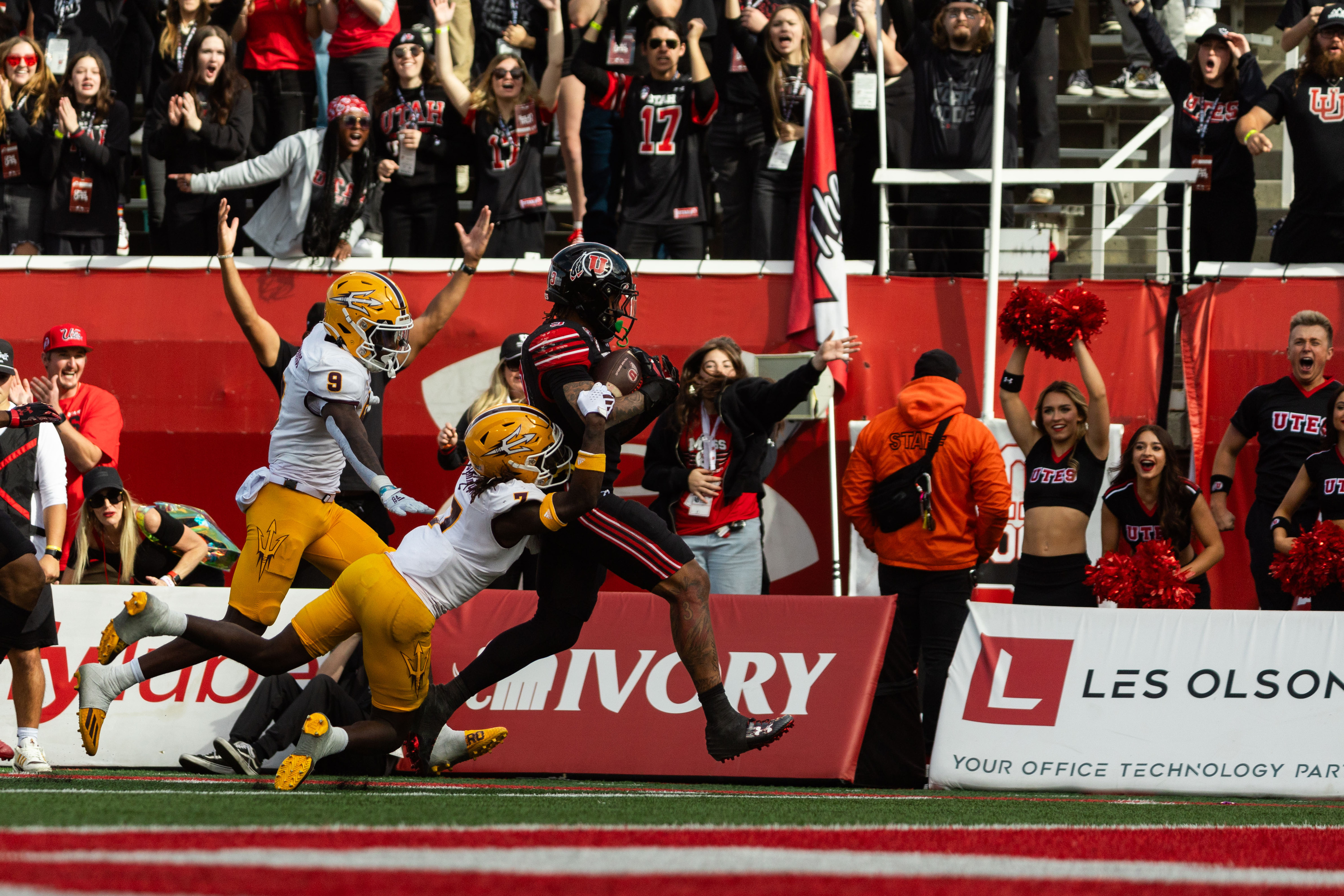 Utah Utes running back Ja'Quinden Jackson runs the ball for a touchdown during the game against the Arizona State Sun Devils at Rice-Eccles Stadium in Salt Lake City on Saturday, Nov. 4, 2023.