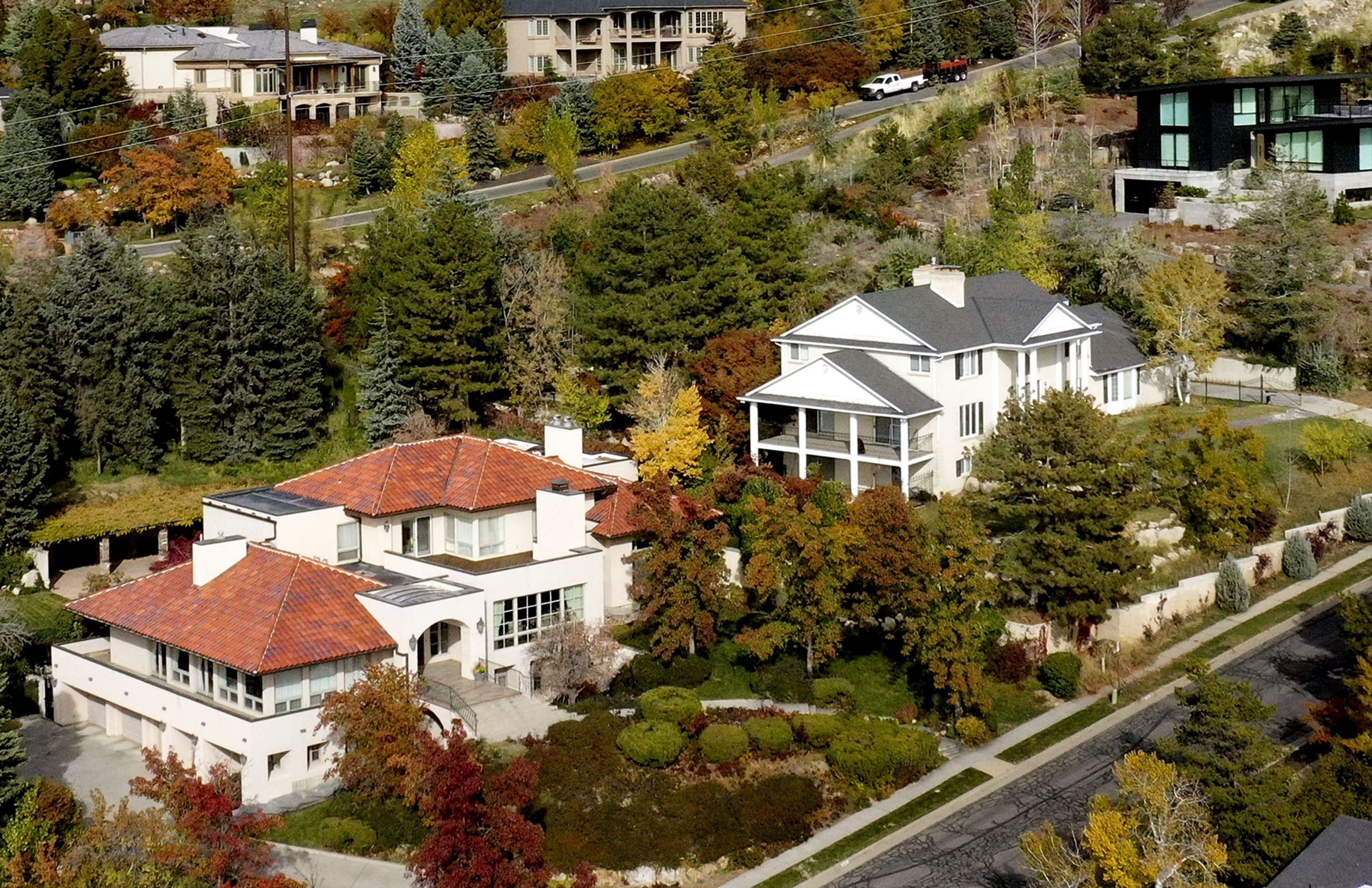 Luxury home prices, sales and inventory are outpacing the regular real estate market, a reversal from last year when high-end buyers pulled back.