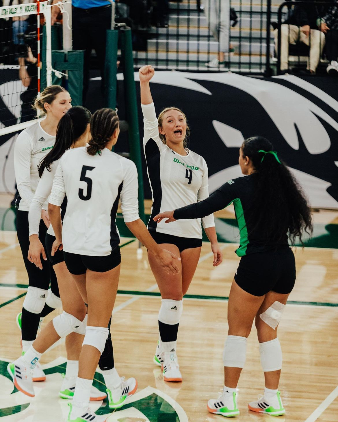 Utah Valley women's volleyball takes 3-0 sweep over Southern Utah
