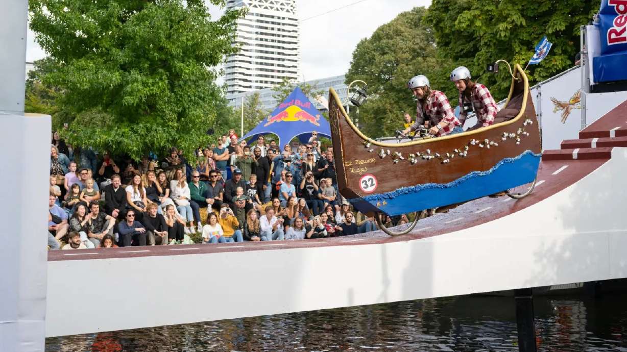 Participants perform during Red Bull Stalen Ros in the Hague, Netherlands, on Sept. 30.