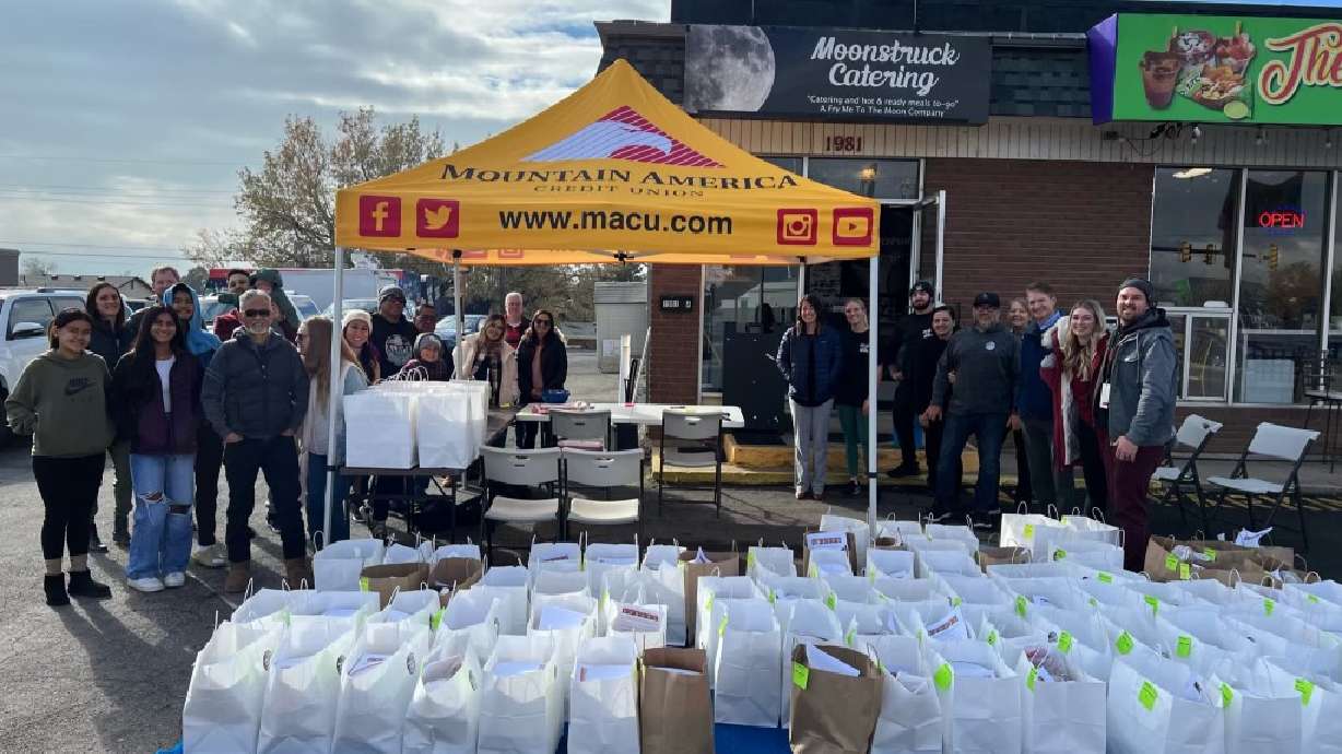 Ian Pizarro survived an aortic dissection in November 2014. As a way to show gratitude for his life, Pizarro provides Thanksgiving meals for families in need.