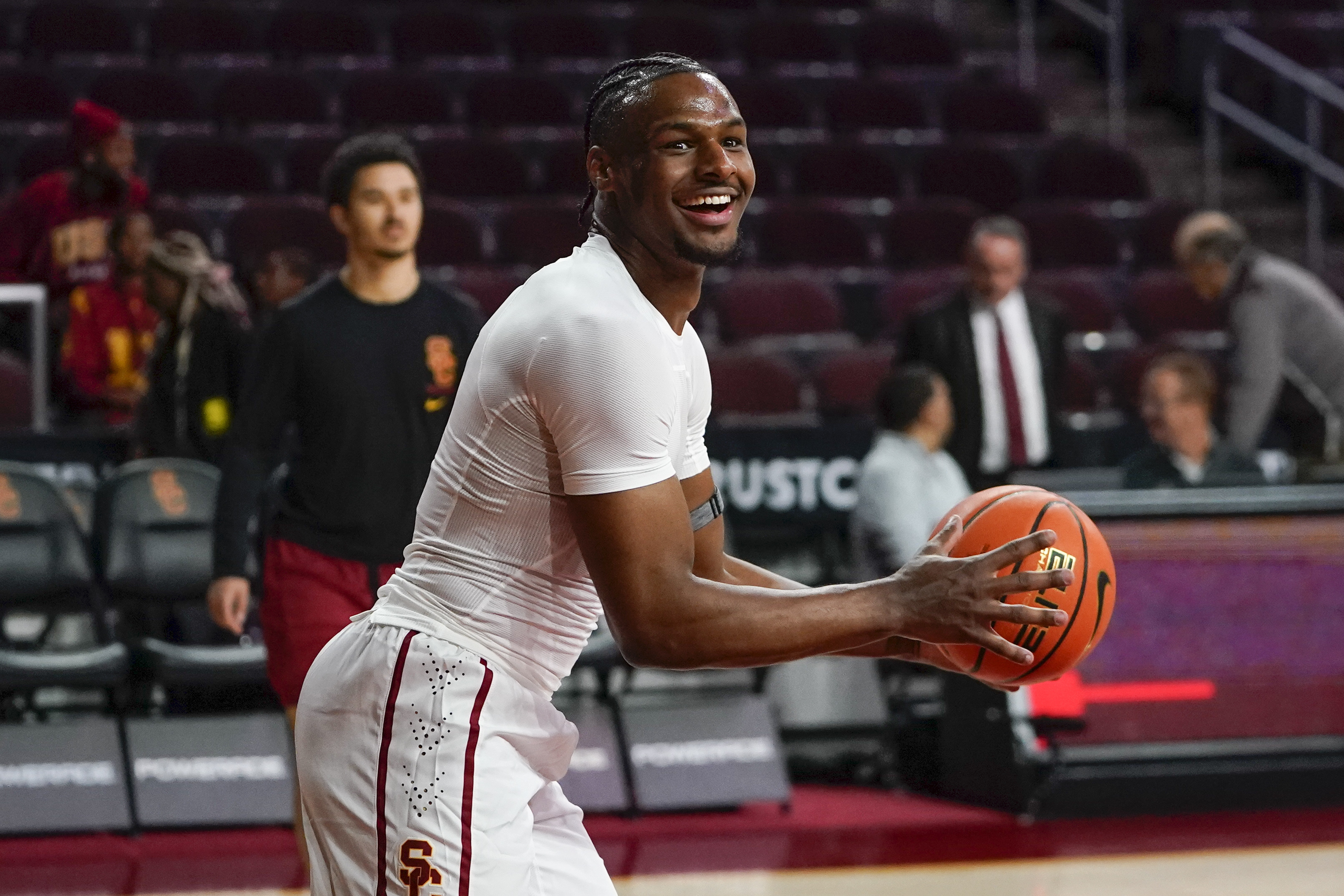 Bronny James warms up before USC game for first time this season after  heart issue | KSL.com