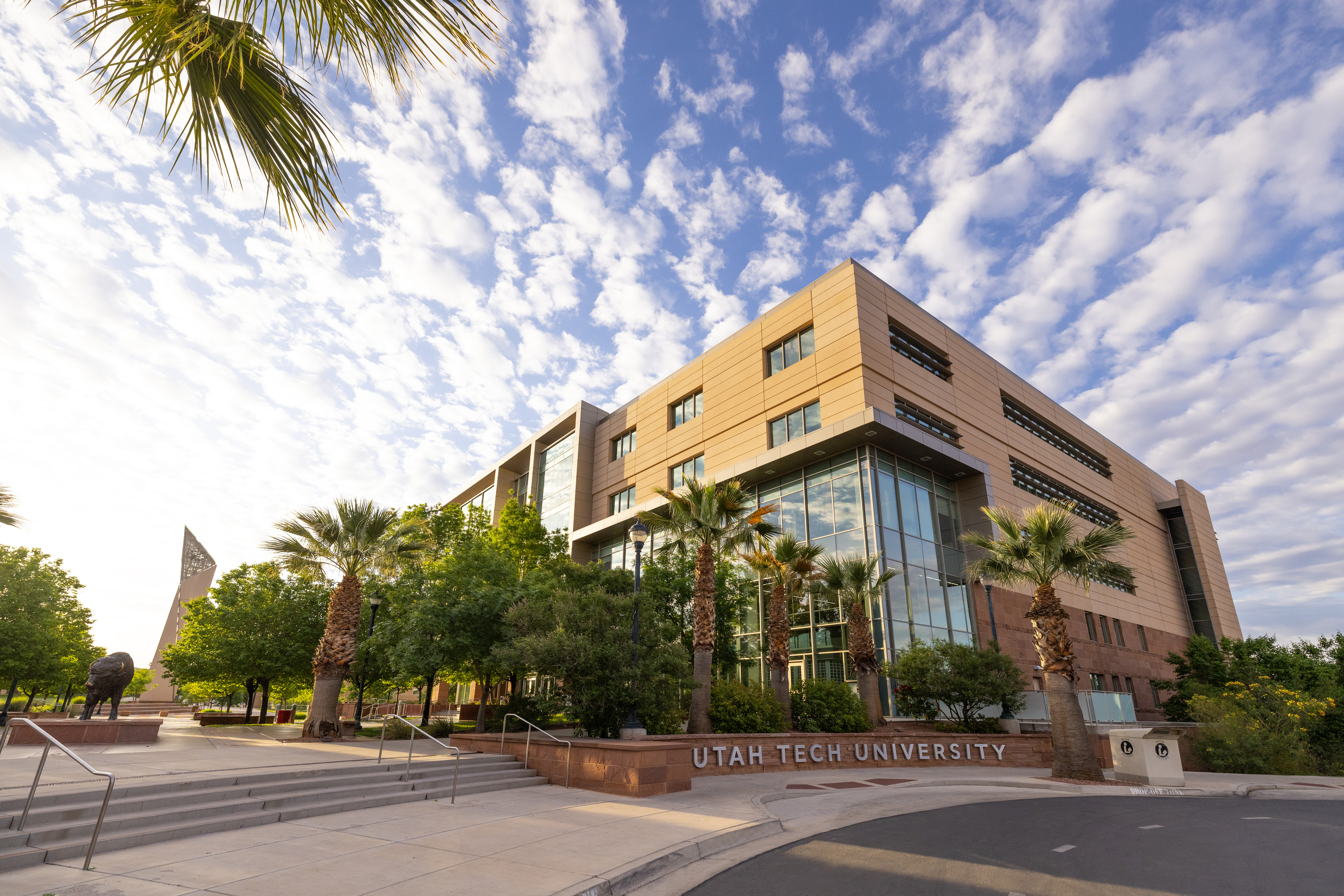 Top 8 things parents should know during college application season