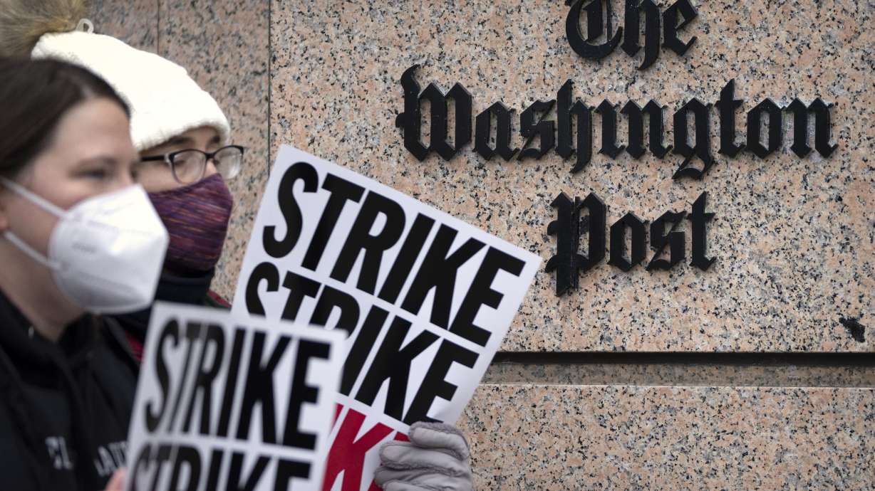 Employees of the Washington Post picket outside the company’s offices in downtown Washington, Thursday.