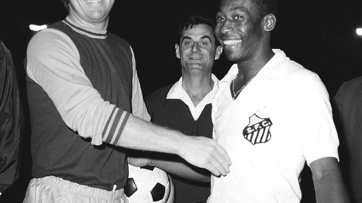 FILE -Soccer players Pele, right, and Bobby Moore meet before a game on Sept. 22, 1970 in Mexico. No player of Brazil’s Santos will wear the shirt the late Pelé made globally famous as long as the club plays in the country’s second division. Marcelo Teixeira, who was elected on Saturday, Dec. 9, 2023 as Santos’ new president, told journalists he made the decision as a tribute to the club’s biggest star.