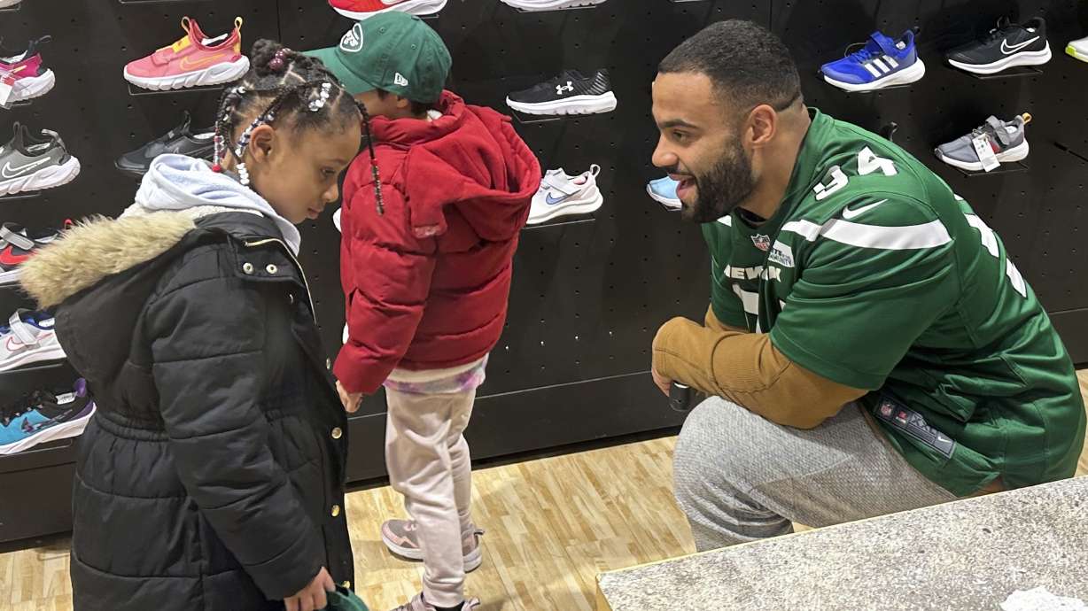 New York Jets defensive lineman Solomon Thomas chats with a student from Brooklyn Community Services Jets' Academy during a holiday shopping spree hosted by the team at Dick's Sporting Goods in East Hanover, N.J., on Tuesday, Dec. 12, 2023.