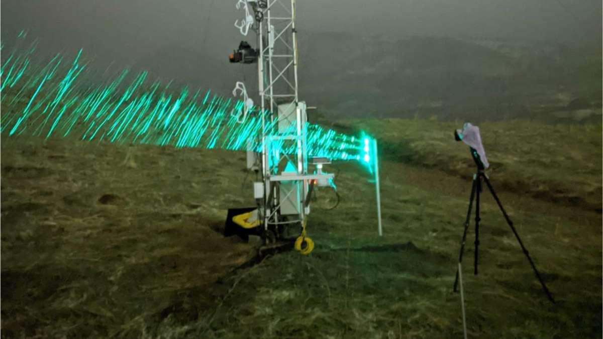 Forscher der University of Utah testen im Red Butte Canyon ein differenzielles Emissionsmessgerät. Das Gerät misst die Masse des Hydrometeors sowie die Größe und Dichte der Eisflocken.