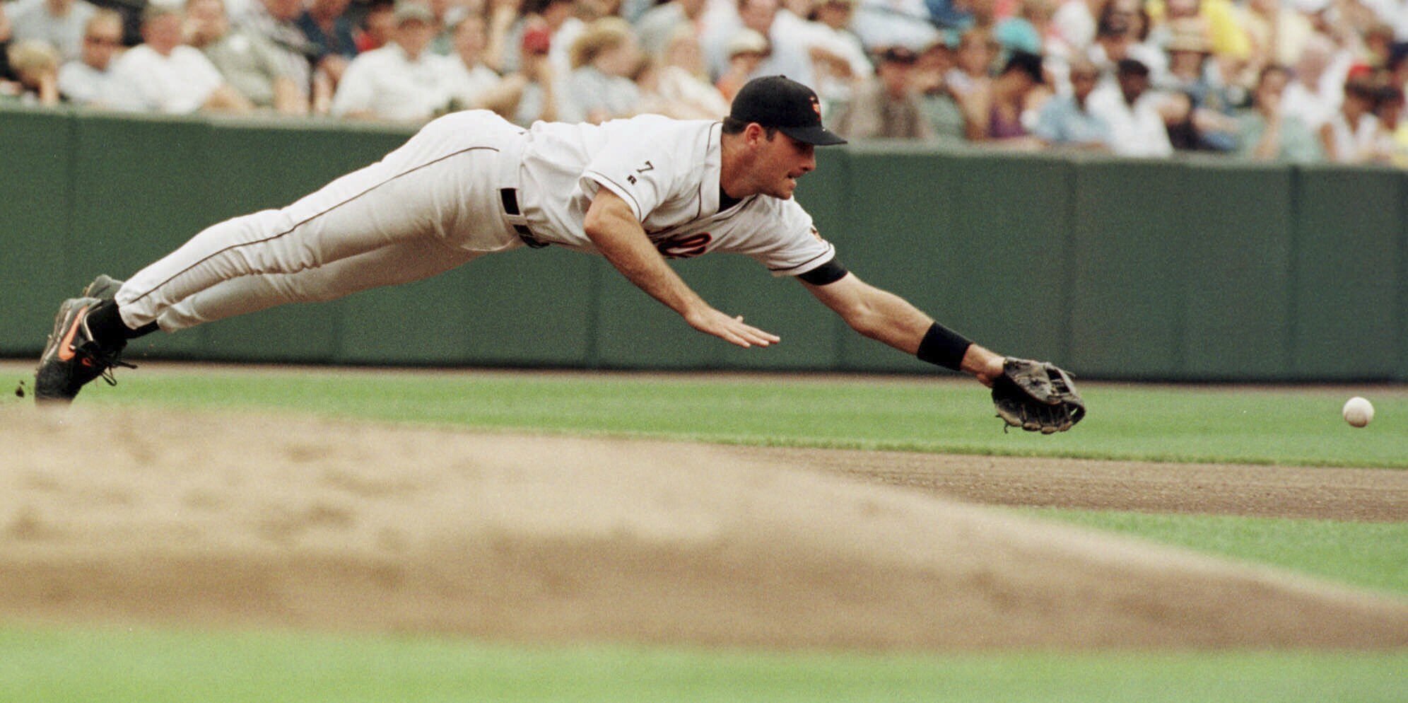 FILE - Baltimore Orioles' third baseman Ryan Minor leaps but misses a ball hit by Detroit Tigers' Brad Ausmus during the fourth inning of a baseball game Aug. 8, 1999, at Camden Yards in Baltimore. Former Orioles infielder Minor has died at age 49. The University of Oklahoma said Minor died of cancer Friday, Dec. 22, 2023. 