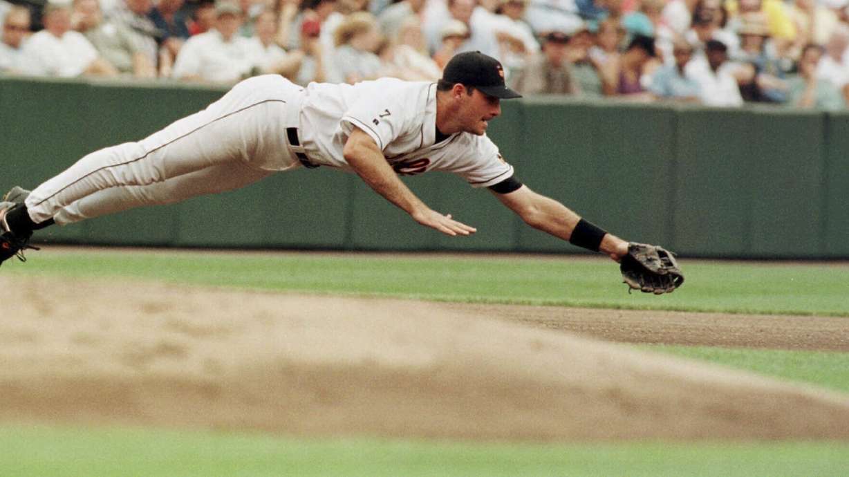 FILE - Baltimore Orioles' third baseman Ryan Minor leaps but misses a ball hit by Detroit Tigers' Brad Ausmus during the fourth inning of a baseball game Aug. 8, 1999, at Camden Yards in Baltimore. Former Orioles infielder Minor has died at age 49. The University of Oklahoma said Minor died of cancer Friday, Dec. 22, 2023.