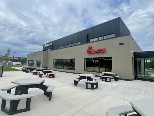 A Chick-fil-A restaurant on NY State Thruway in Chittenango, N.Y. Several state lawmakers want to require restaurants at rest stops along New York's 500-mile thruway to stay open seven days a week.