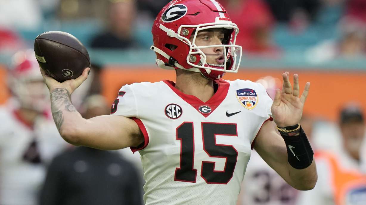 Georgia quarterback Carson Beck (15) stands back to pass during the first half of Orange Bowl NCAA college football game against Florida State, Saturday, Dec. 30, 2023, in Miami Gardens, Fla.