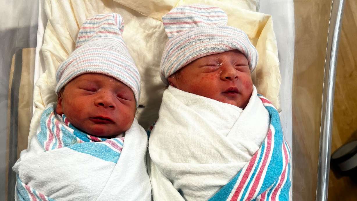 A New Jersey family has welcomed twins who were born not only on different days, but in different years.