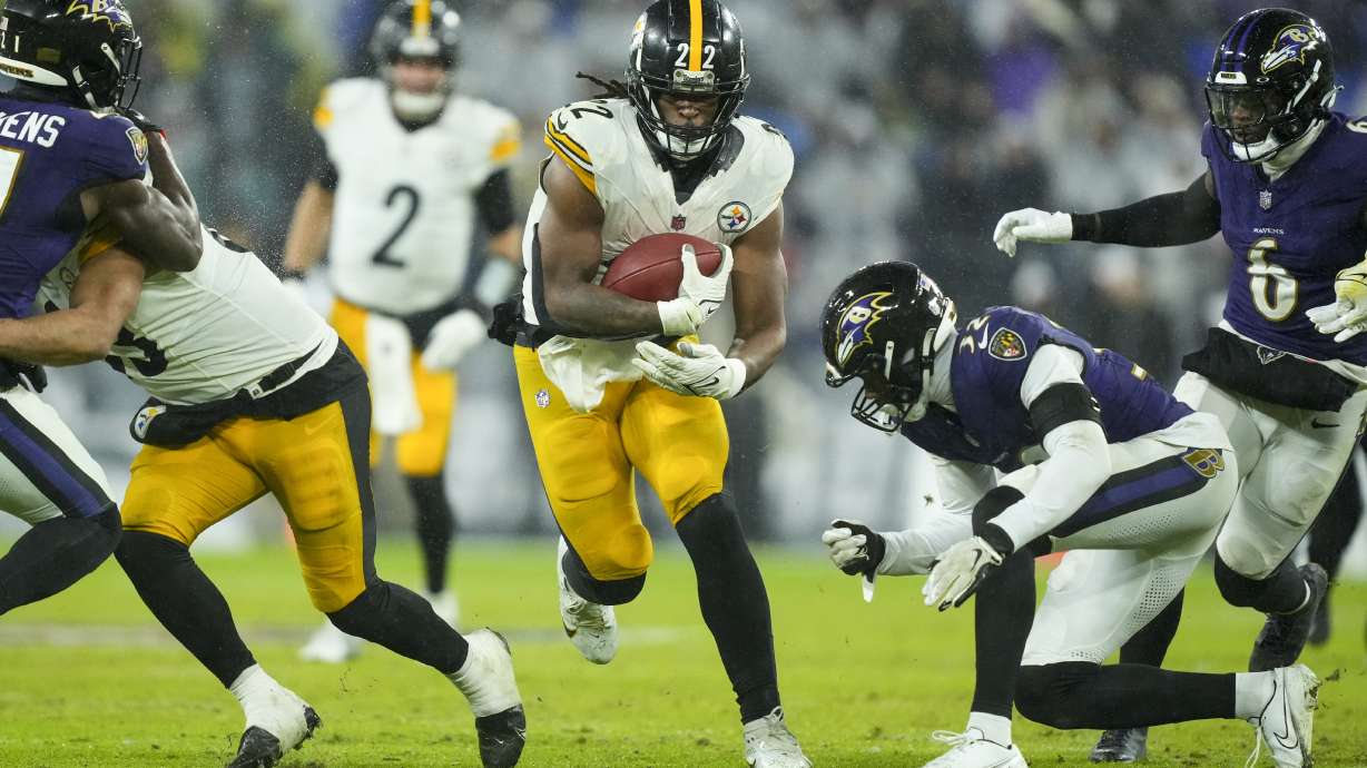 Pittsburgh Steelers running back Najee Harris (22) runs with the ball against the Baltimore Ravens during the second half of an NFL football game, Saturday, Jan. 6, 2024 in Baltimore.