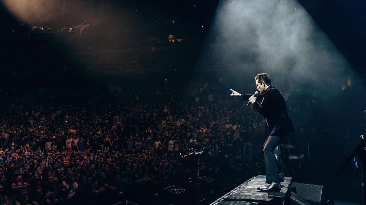 Brandon Flowers of The Killers performs in Orlando.