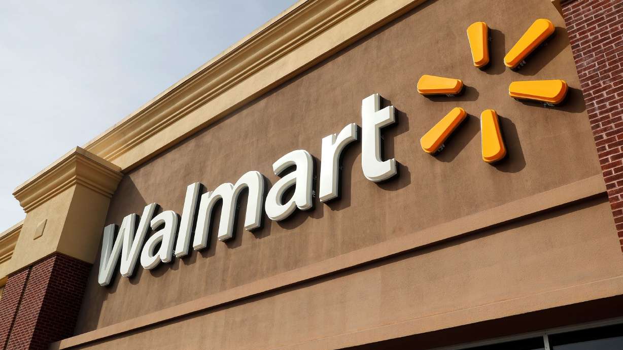 Walmart says it will pay the managers of their stores a new average salary of $128,000 a year.