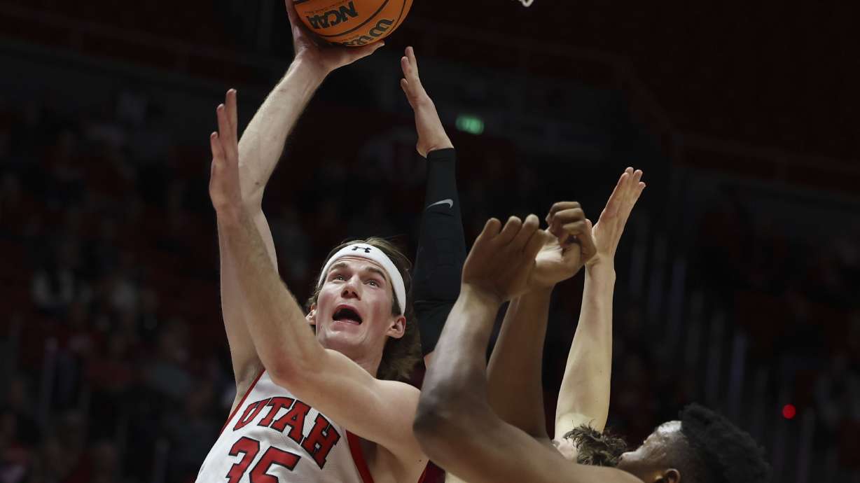 Utah Utes center Branden Carlson (35) shoots against Oregon State at the University of Utah’s Huntsman Center in Salt Lake City on Thursday, Jan. 18, 2024.
