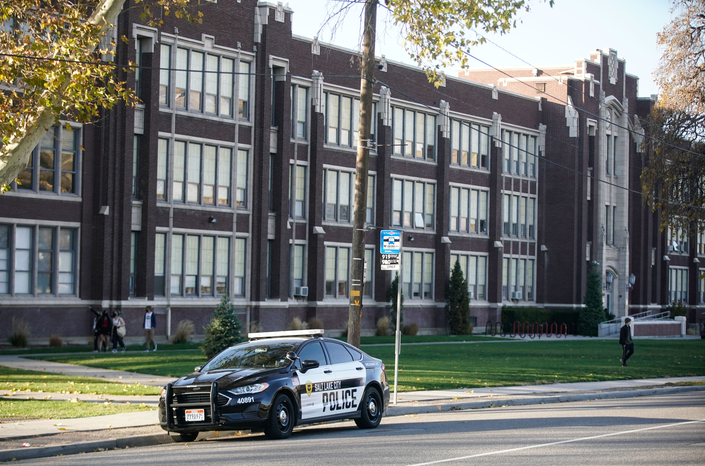Bill would incentivize Utah teachers to bring guns to school (ksl.com)