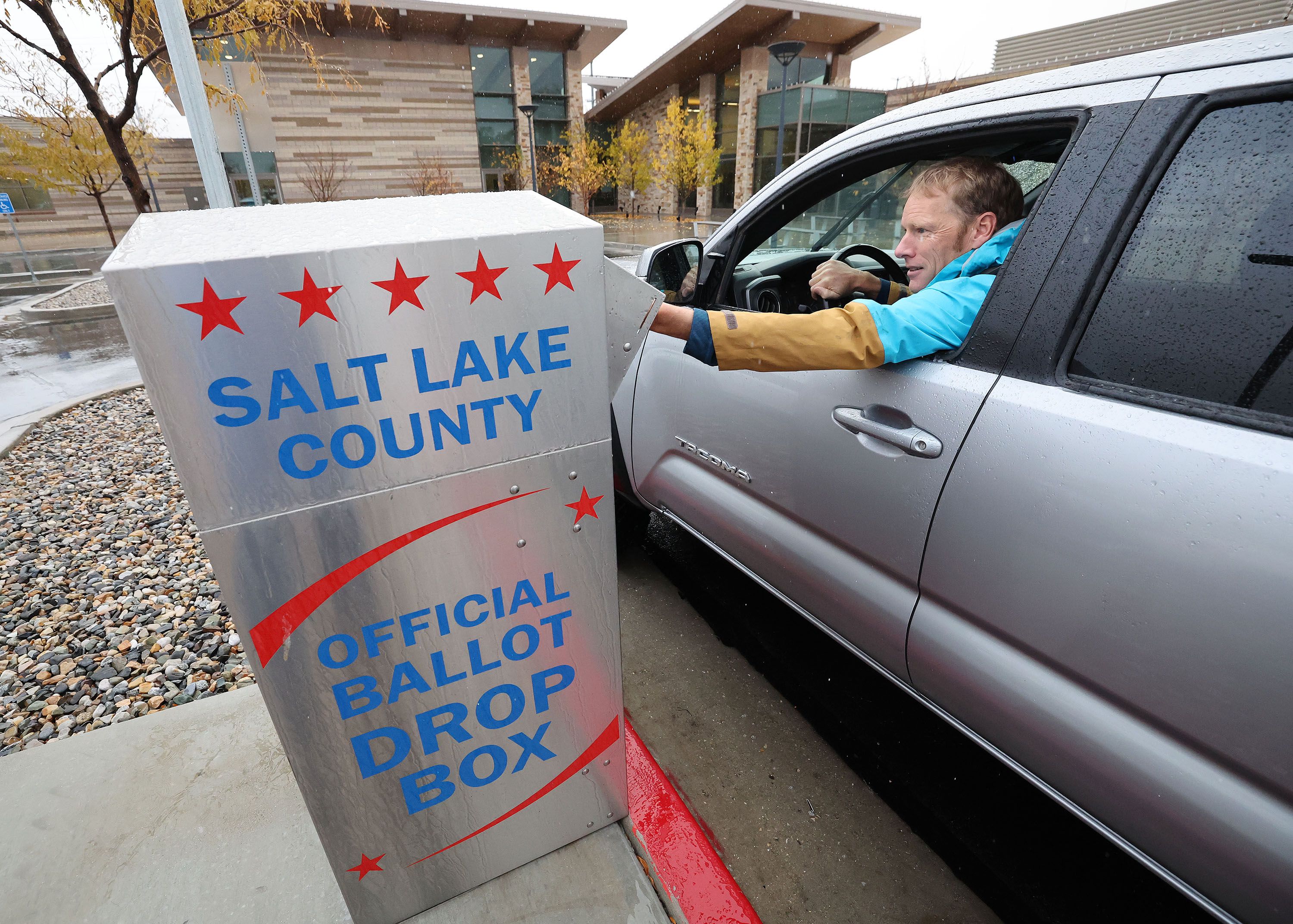 Guy Evans casts his mail in ballot in Cottonwood Heights on Nov. 8, 2022. A bill that would limit ballots counted to those returned before the polls close put on hold by legislative committee.