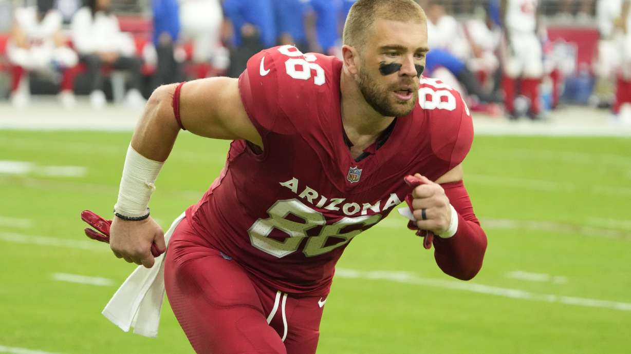 FILE - Arizona Cardinals tight end Zach Ertz warms up before an NFL football game against the New York Giants, Sept. 17, 2023, in Glendale, Ariz. The Detroit Lions have agreed to a deal with three-time Pro Bowl tight end Ertz, a person familiar with the decision the told The Associated Press on Monday, Jan. 22, 2024.