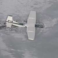 Plane crash on Pineview Reservoir leaves 2 stranded on ice