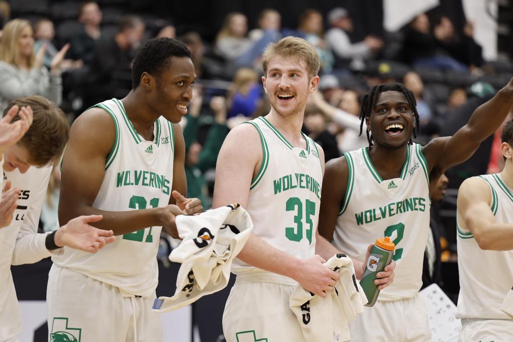 Utah Valley snaps 4-game losing streak with emphatic rout of Abilene Christian
