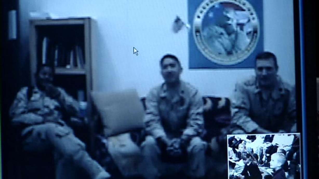 Second-Graders Get Surprise from Their Dad in Iraq