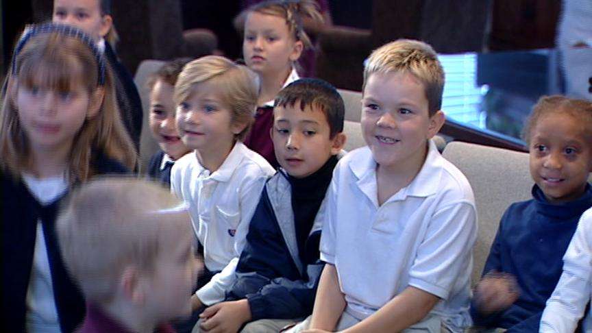 Second-Graders Get Surprise from Their Dad in Iraq