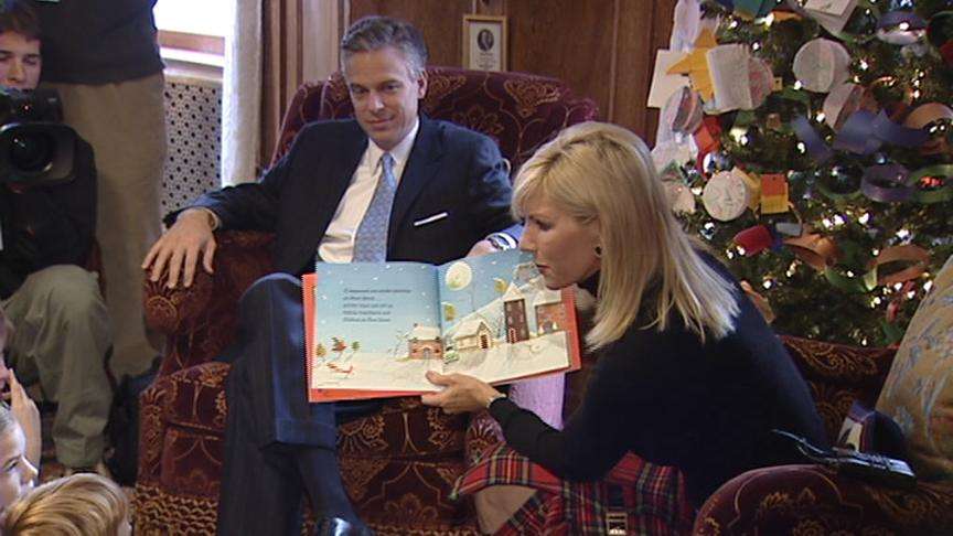 Children Help Decorate Governor's Christmas Tree