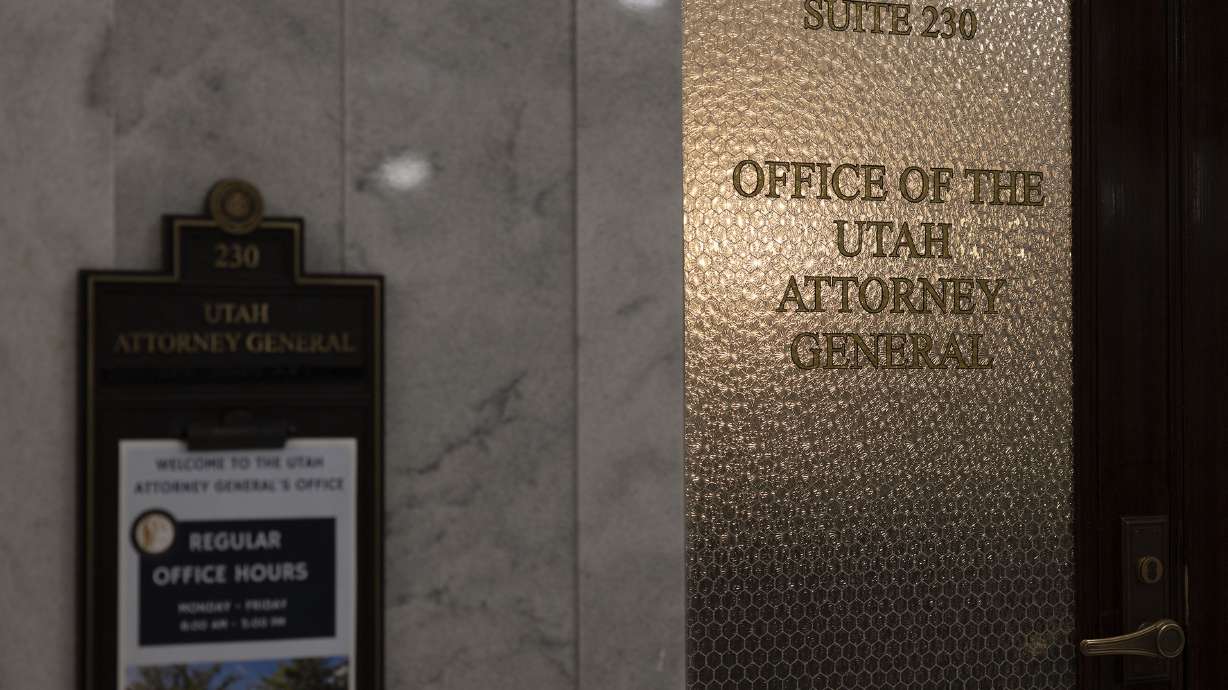 Utah lawmakers have advanced a bill that would prohibit the Utah attorney general from engaging in private practice while in office.