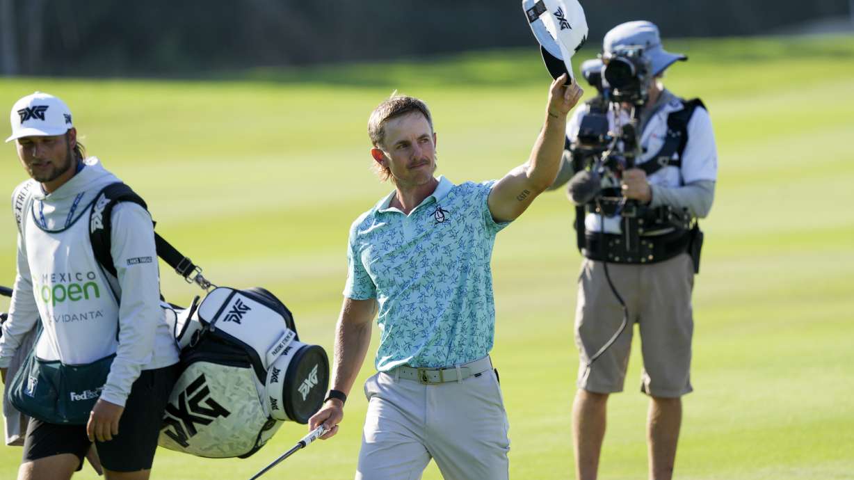 Jake Knapp, of the United States, greets fans as he arrives to 18th hole during the final round of the Mexico Open golf tournament in Puerto Vallarta, Mexico, Sunday, Feb. 25, 2024.