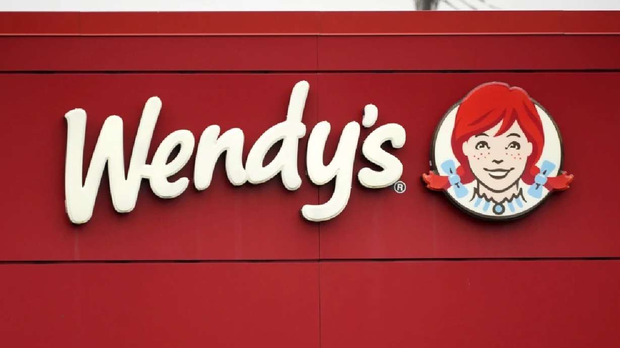 Wendy’s is looking to test having the prices of its menu items fluctuate throughout the day based on demand, implementing a strategy that has already taken hold with ride-sharing companies and ticket sellers.