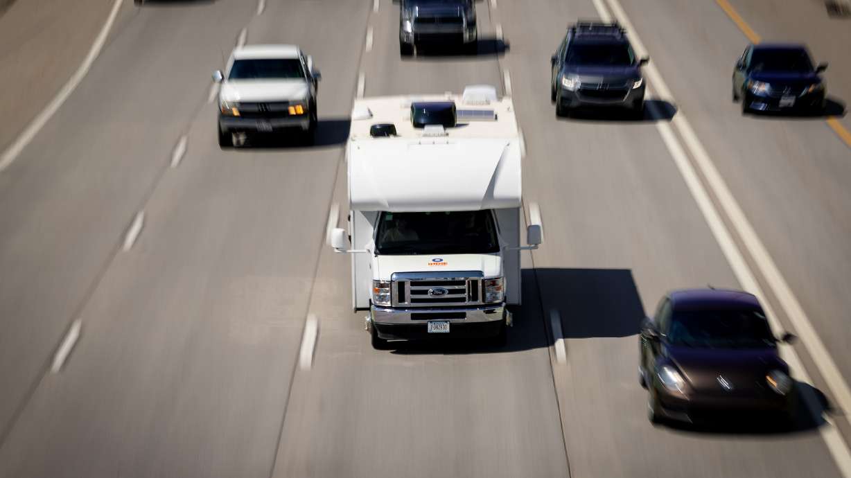 The Utah Department of Transportation has extended the length of green lights on major commuter roads in Lehi in an attempt to ease traffic.