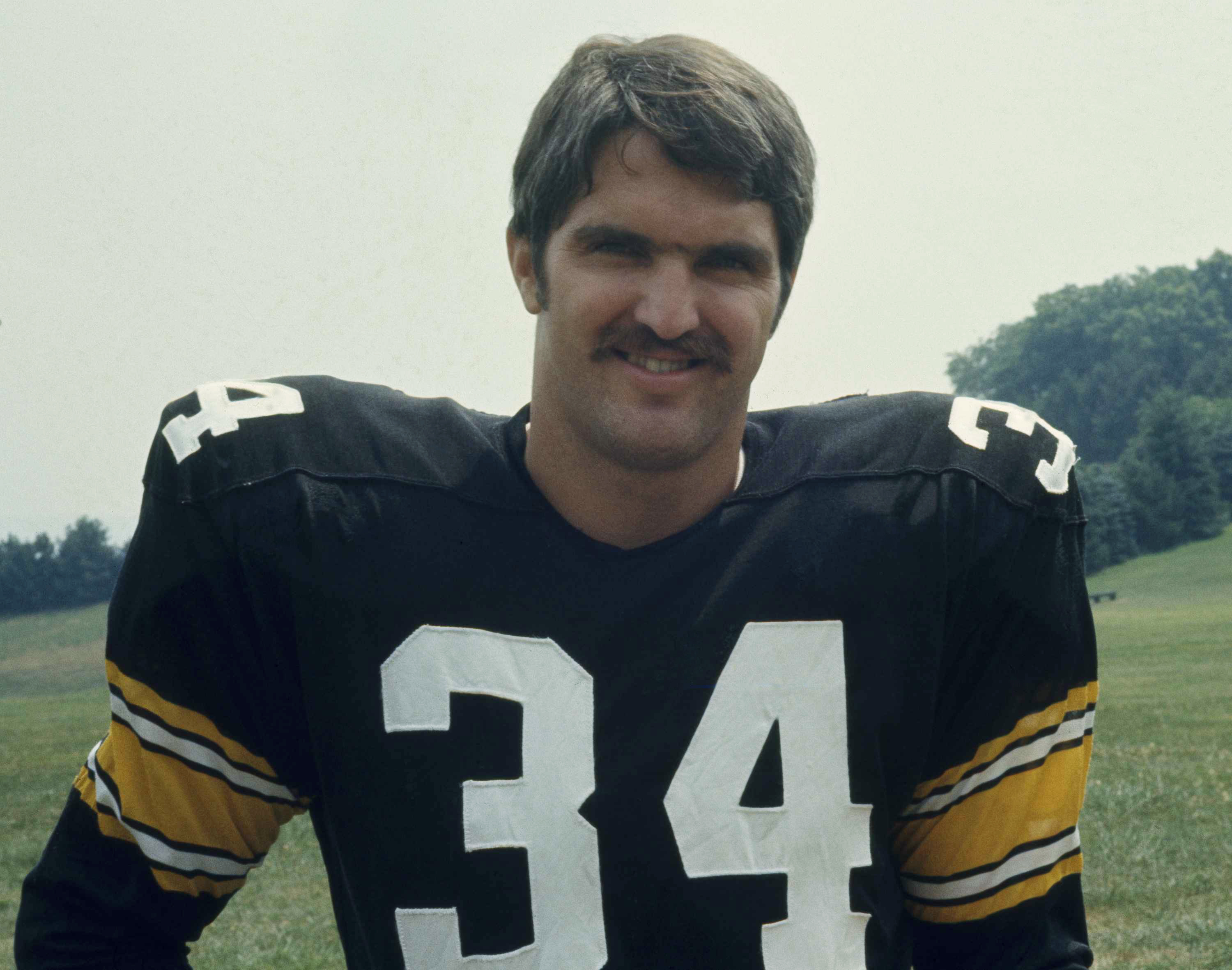 FILE-Pittsburgh Steelers Andy Russell (34) is shown in 1975. The Steelers announced Saturday, March 2, 2024 that Russell, a seven-time Pro Bowler and two-time Super Bowl winner during his 12-year career, has died at 82. 
