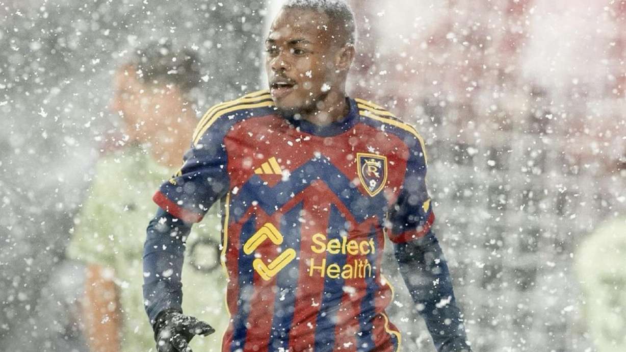 Andres Gomez celebrates a goal against LAFC in the snow at America First Field.