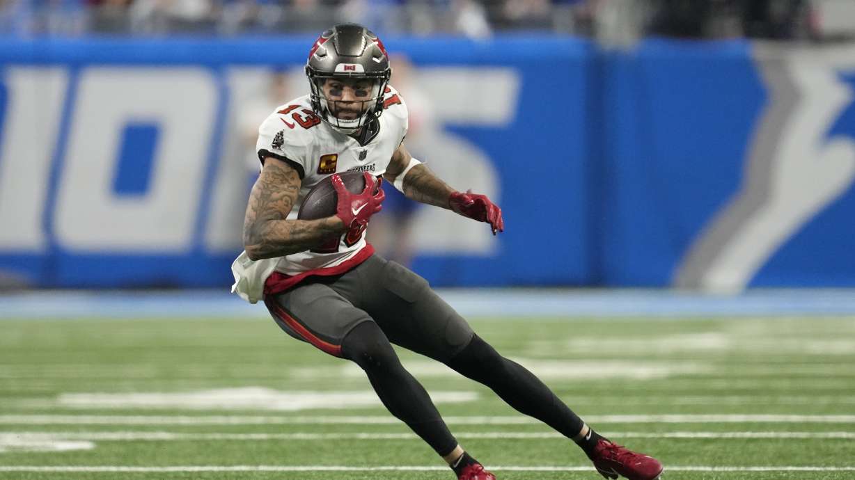 FILE - Tampa Bay Buccaneers wide receiver Mike Evans runs after making a catch against the Detroit Lions during the second half of an NFL football NFC divisional playoff game, Sunday, Jan. 21, 2024, in Detroit. Kirk Cousins, Chris Jones and Mike Evans are among the best players who will be available on the open market unless their teams use a franchise tag by March 5. They’ll be joined by running backs Derrick Henry, Saquon Barkley and Josh Jacobs, edge rushers Josh Allen, Brian Burns and Danielle Hunter and several other talented players.