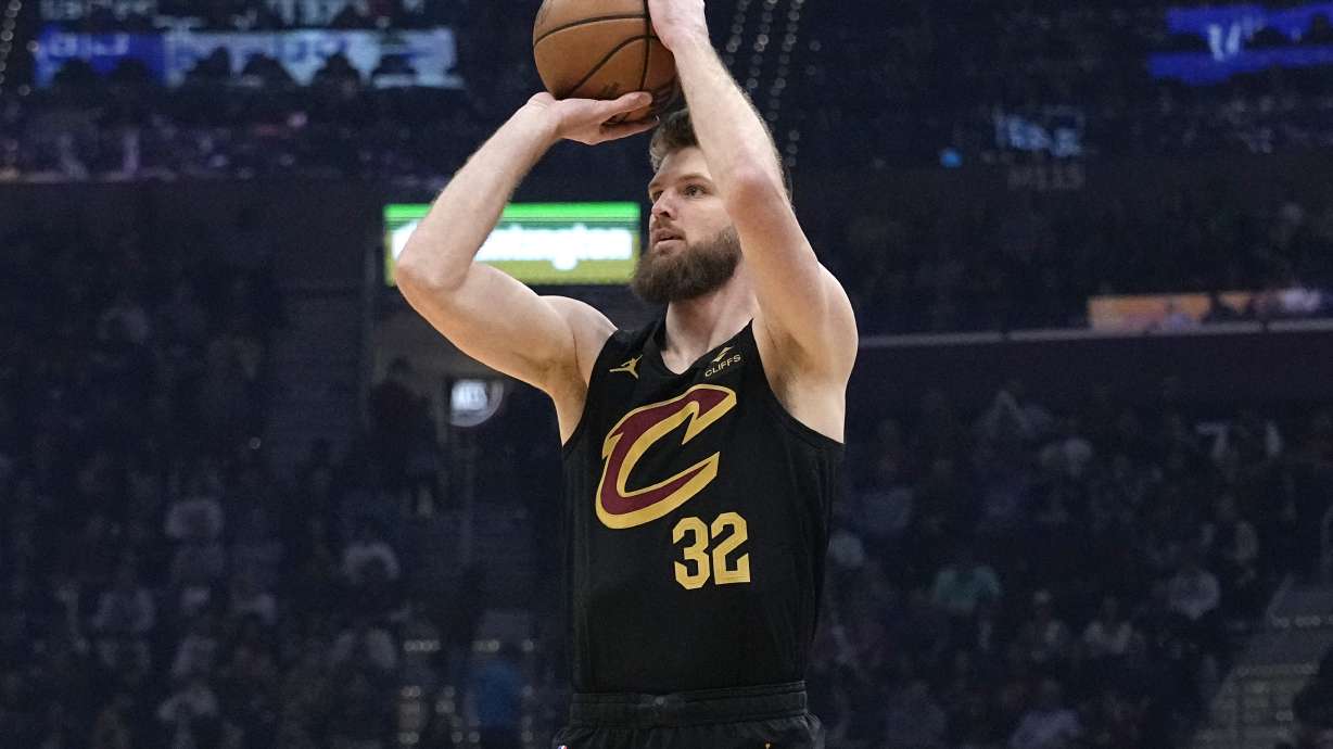 Cleveland Cavaliers forward Dean Wade (32) shoots in the first half of an NBA basketball game against the Boston Celtics, Tuesday, March 5, 2024, in Cleveland.