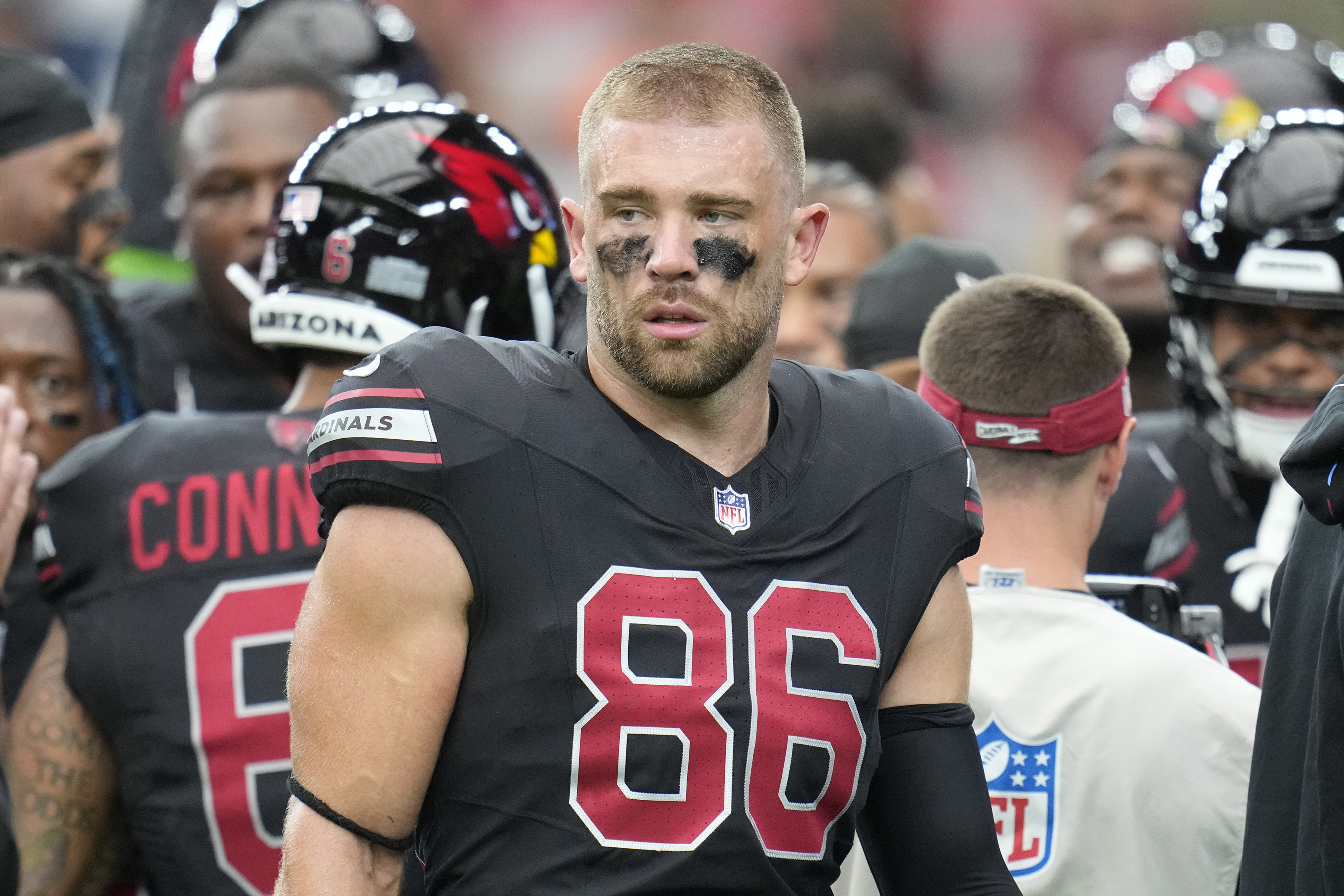 FILE - Arizona Cardinals tight end Zach Ertz pauses on the field prior to an NFL football game against the Cincinnati Bengals Sunday, Oct. 8, 2023, in Glendale, Ariz. he Washington Commanders are signing veteran tight end Ertz, two people with knowledge of the move told The Associated Press on Wednesday, March 6, 2024. 