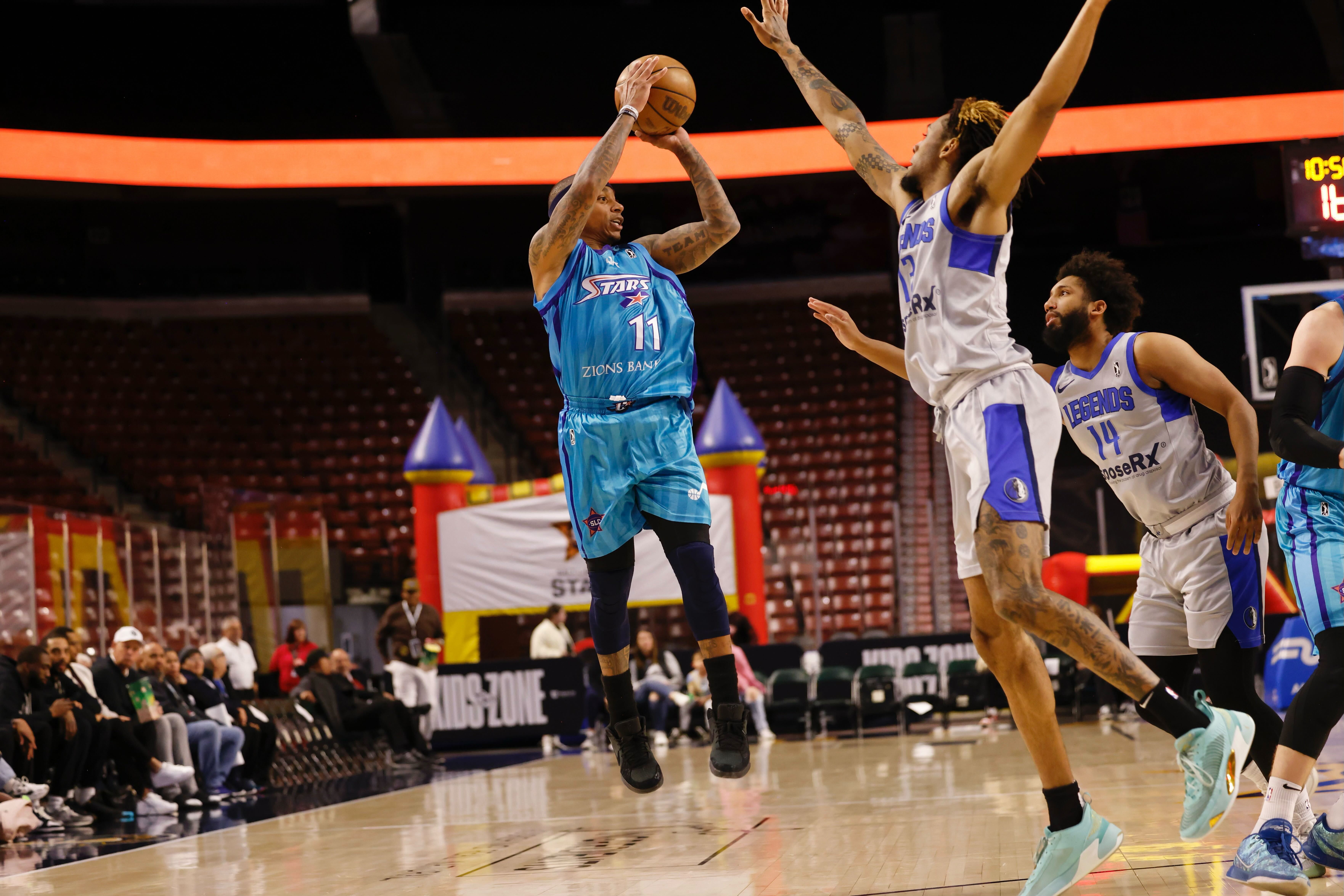 Isaiah Thomas shoots the ball in his Salt Lake City Stars debut Thursday. 