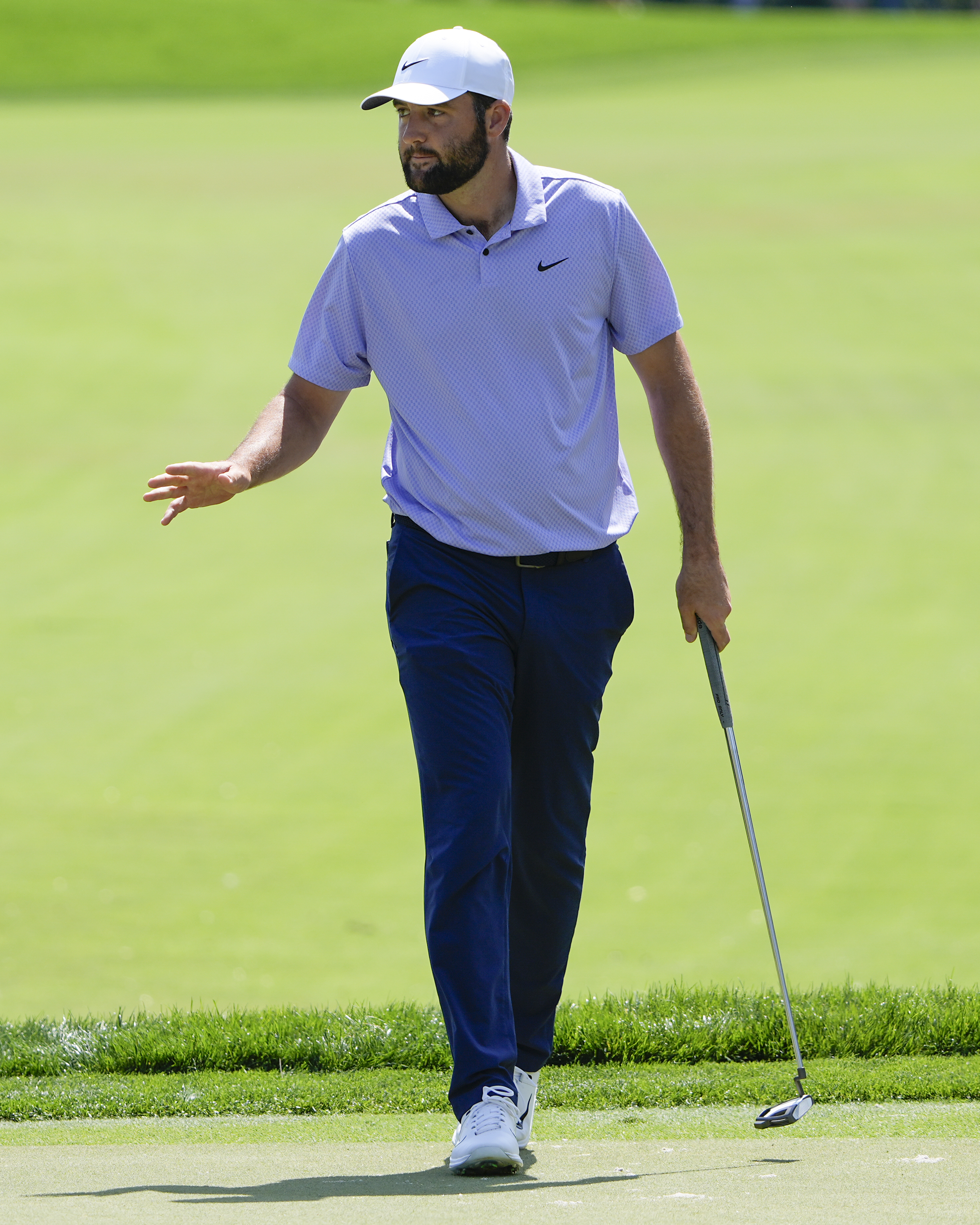Scottie Scheffler waves to the gallery after sinking a birdie putt on the first hole during the final round of the Arnold Palmer Invitational golf tournament Sunday, March 10, 2024, in Orlando, Fla.