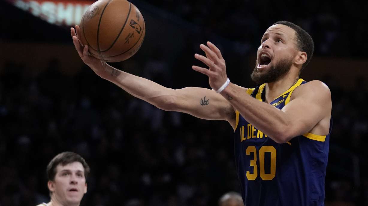 Golden State Warriors guard Stephen Curry (30) shoots during the first half of an NBA basketball game against the Los Angeles Lakers in Los Angeles, Saturday, March 16, 2024.