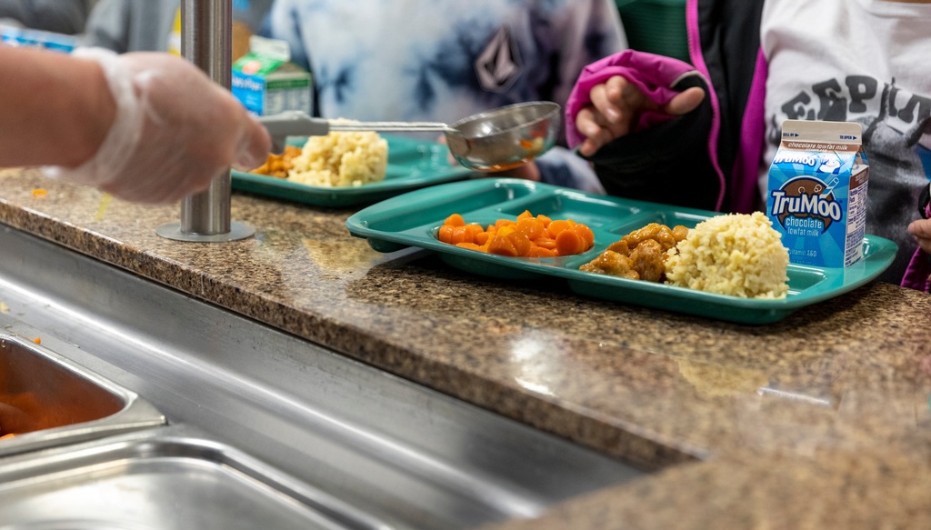New research finds that free school meals were associated with a net reduction in the prevalence of childhood obesity.